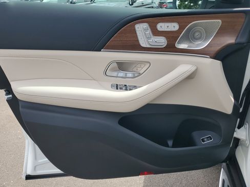 New 2026 Mercedes-Benz GLS 580 4MATIC image 19