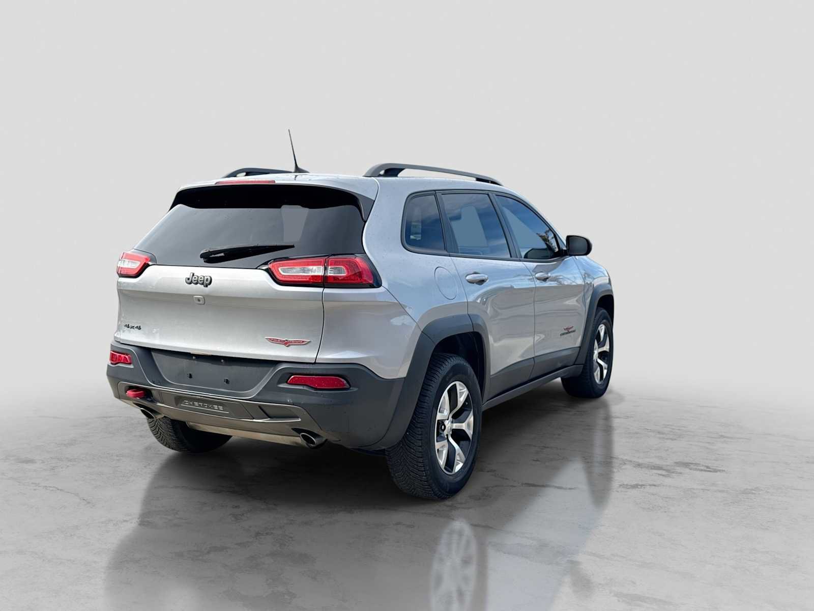 Used 2017 Jeep Cherokee Trailhawk w/ Cold Weather Group AWD/4WD image 6