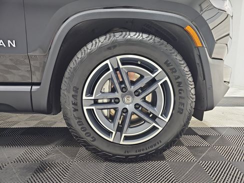 Used 2025 Rivian R1S Adventure AWD/4WD image 11