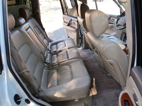 Used 2005 Lexus LX 470 4WD image 21