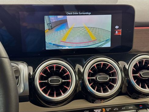 Used 2023 Mercedes-Benz GLB 250 GLB 250 image 13