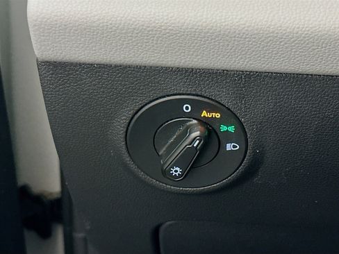 Used 2023 Volkswagen Taos SE image 17