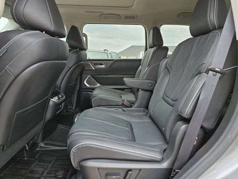 Used 2025 INFINITI QX80 Sensory image 16