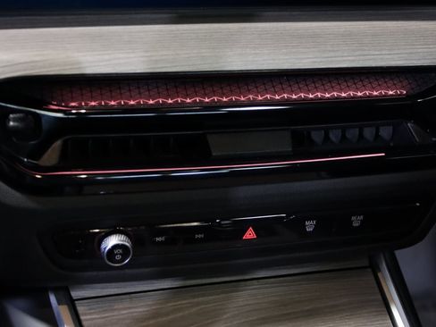 Used 2025 BMW 330i xDrive Sedan image 40