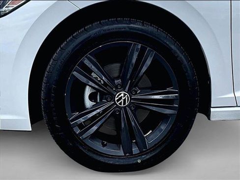 Used 2024 Volkswagen Jetta SE w/ Panoramic Sunroof Package FWD image 10