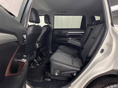 Used 2019 Toyota Highlander Plus AWD/4WD image 29
