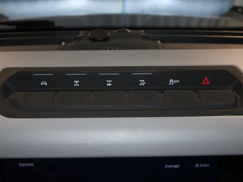 Used 2023 Ford Bronco Badlands image 16