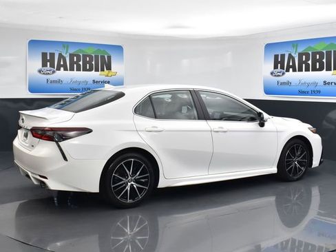 Used 2022 Toyota Camry SE FWD image 5