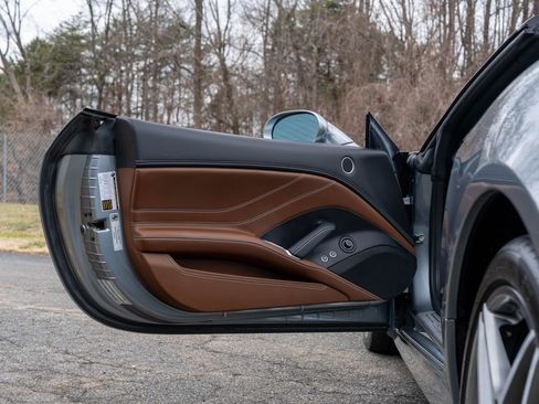 Used 2017 Ferrari California T image 27