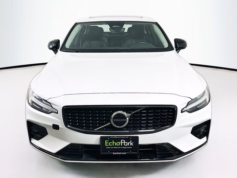 Used 2024 Volvo S60 B5 Core image 2