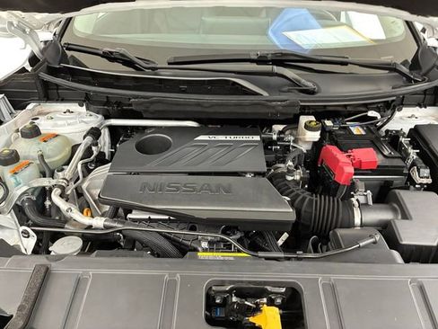Used 2024 Nissan Rogue SL AWD/4WD image 11