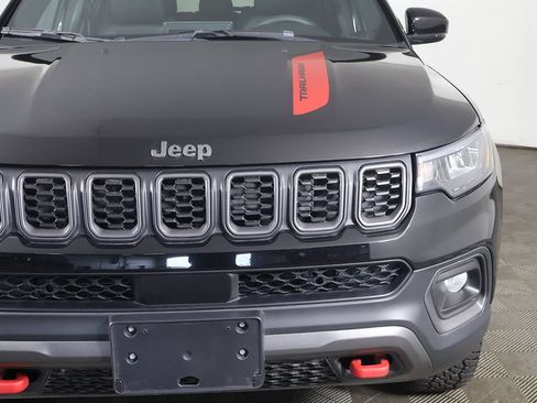 Used 2024 Jeep Compass Trailhawk AWD/4WD image 12