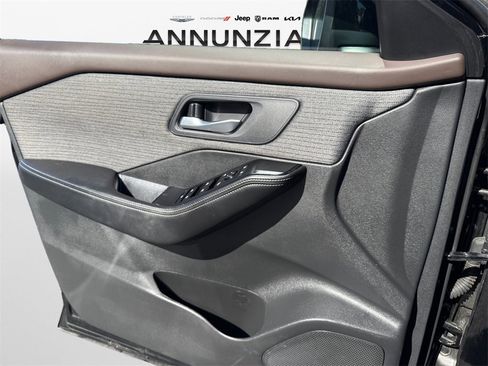 Used 2022 Nissan Rogue SV image 28