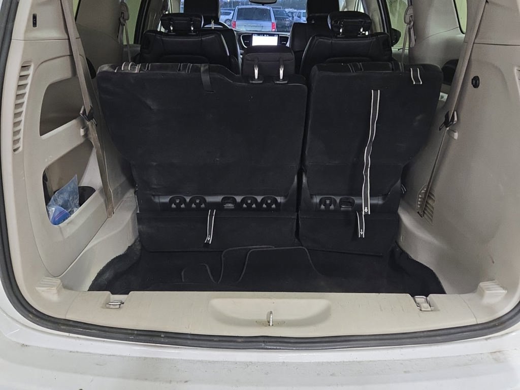 Used 2024 Chrysler Pacifica Touring-L FWD image 6