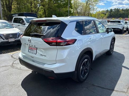Certified 2024 Nissan Rogue SV w/ SV Premium Package AWD/4WD image 7