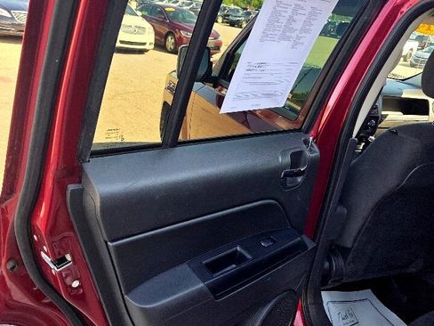 Used 2014 Jeep Patriot Latitude image 12