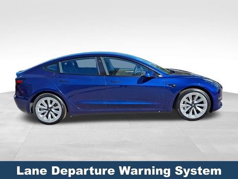 Used 2023 Tesla Model 3 Standard Range image 9