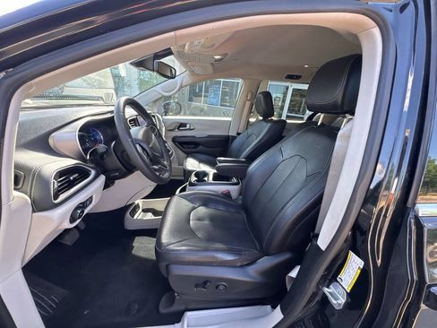 Used 2022 Chrysler Pacifica Touring-L w/ Uconnect Theater Family Group FWD image 29