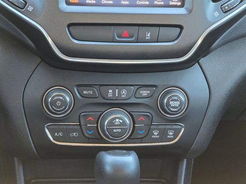 Used 2022 Jeep Cherokee Trailhawk w/ Trailer Tow Group image 33