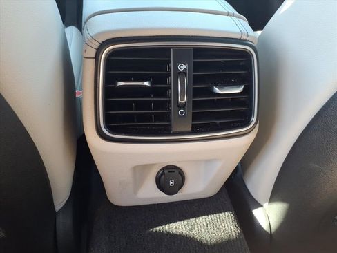 Used 2022 Genesis G70 2.0T image 10