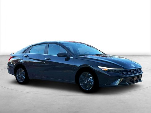 New 2026 Hyundai Elantra SEL Sport Premium FWD image 10