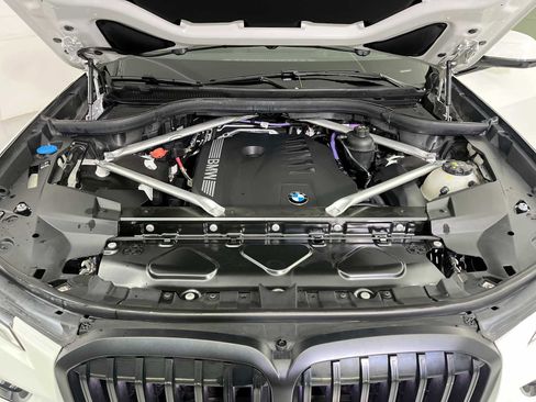 Used 2024 BMW X7 xDrive40i w/ M Sport Package AWD/4WD image 24