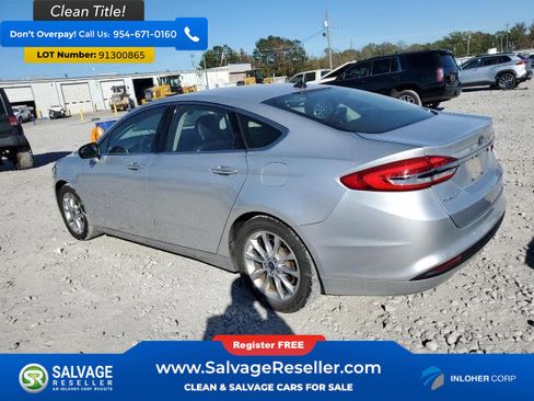 Used 2017 Ford Fusion SE image 3