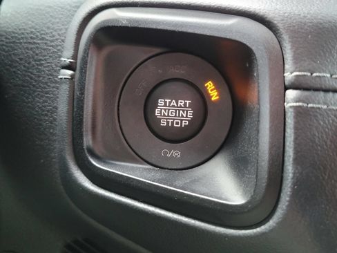 Used 2024 Jeep Wrangler Unlimited Sahara w/ Technology Group AWD/4WD image 29