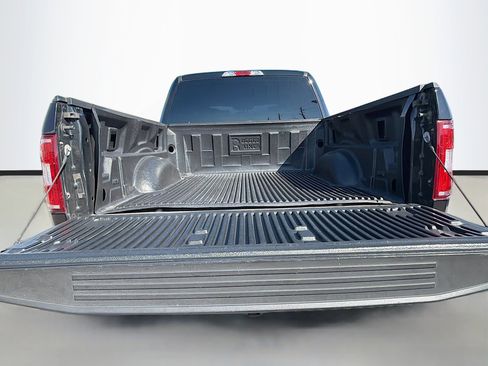 Used 2020 Ford F150 XLT image 12