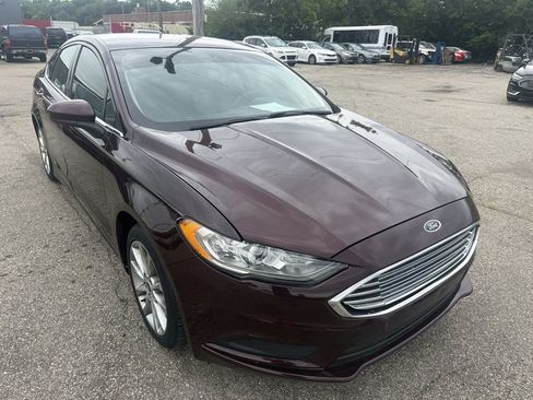 Used 2017 Ford Fusion SE w/ Fusion SE Technology Package FWD image 1