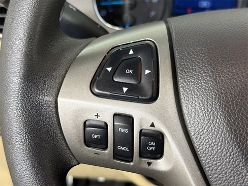 Used 2017 Ford Taurus SE image 24