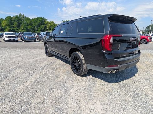 Used 2025 GMC Yukon XL AT4 Ultimate w/ LPO, Floor Liner Package AWD/4WD image 4