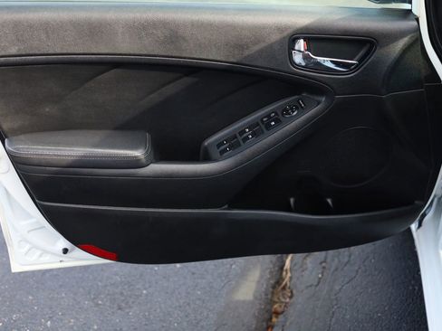 Used 2017 Kia Forte S w/ S Technology Package image 9