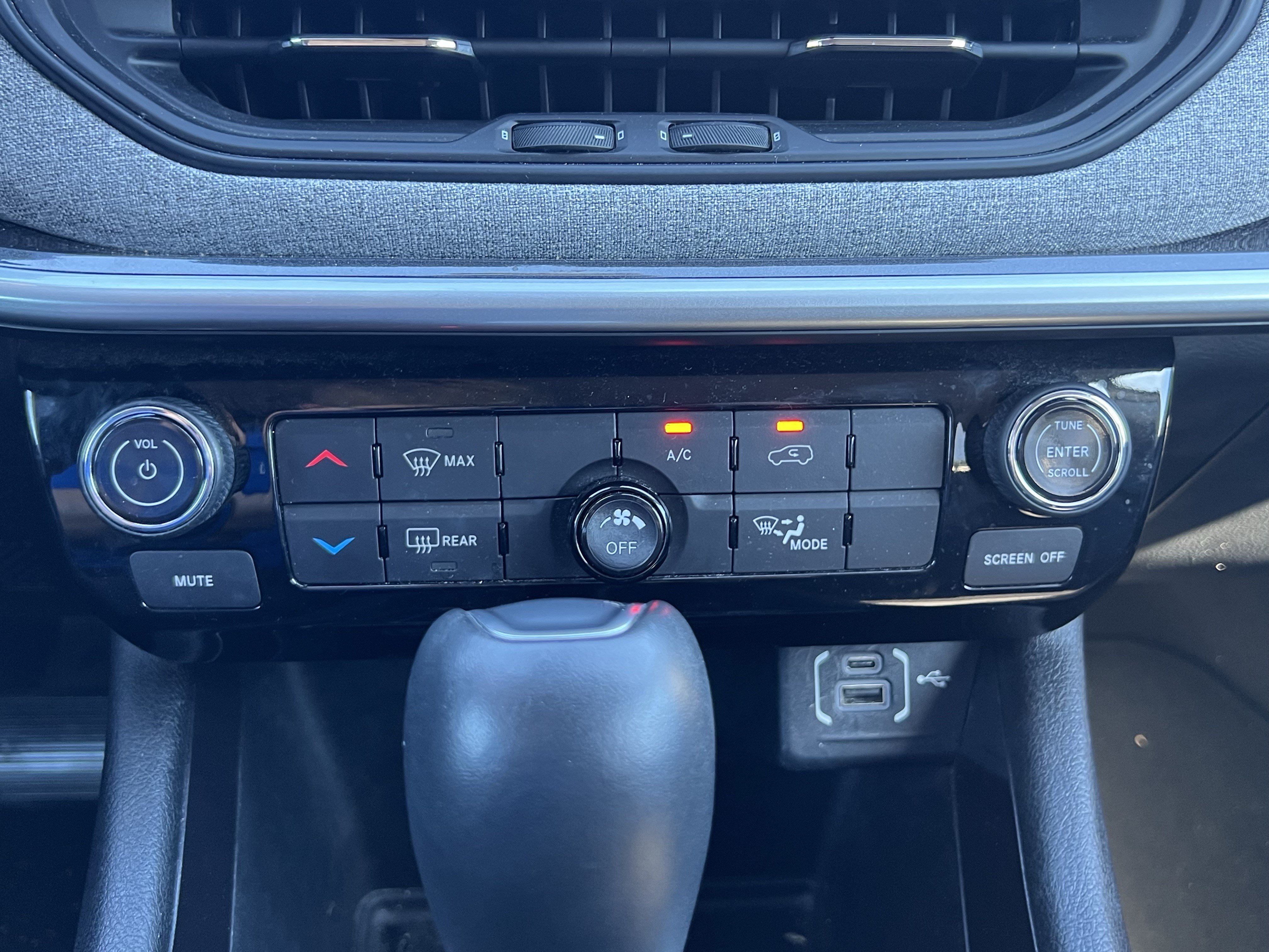 Used 2022 Jeep Compass Latitude FWD image 30