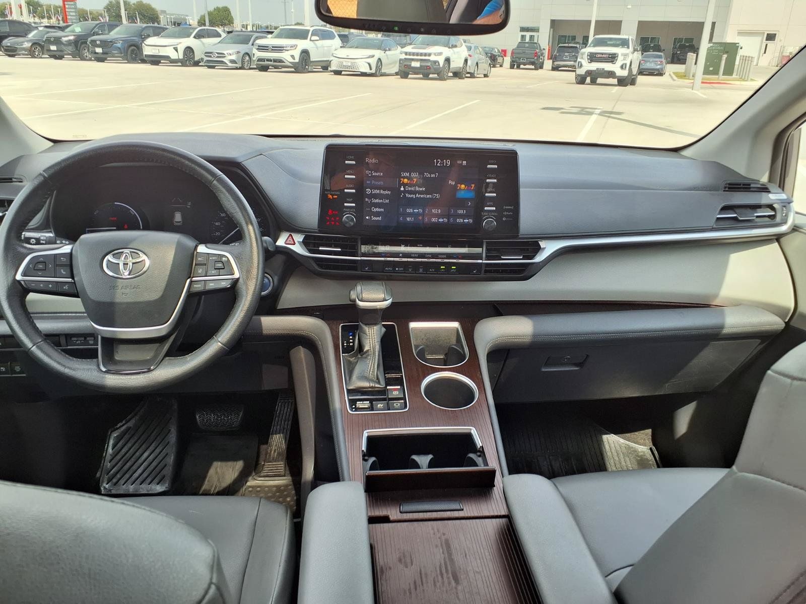 Used 2022 Toyota Sienna XLE FWD image 11