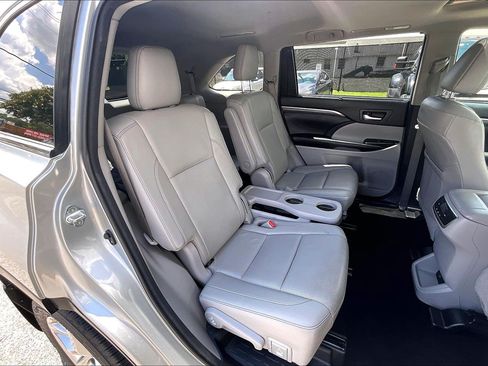 Used 2018 Toyota Highlander Limited AWD/4WD image 32