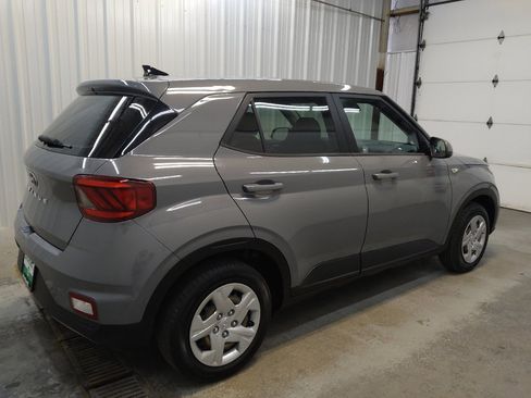 Used 2020 Hyundai Venue SE FWD image 10