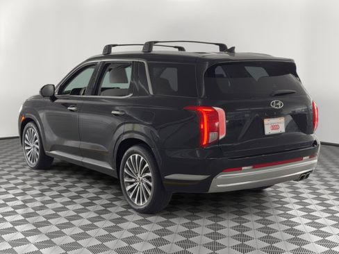 Used 2023 Hyundai Palisade Calligraphy FWD image 3