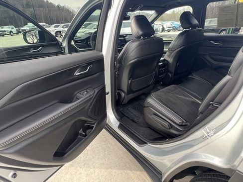 Used 2024 Jeep Grand Cherokee L Altitude image 21