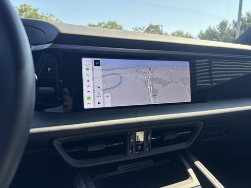 Certified 2025 Porsche Macan Electric image 18