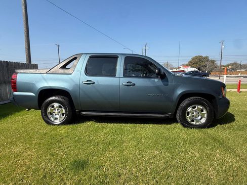 Used 2010 Chevrolet Avalanche LT image 5