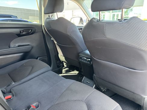 Used 2021 Toyota Highlander L FWD image 14