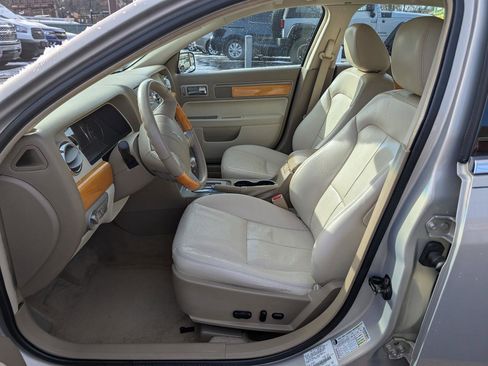 Used 2009 Lincoln MKZ image 13