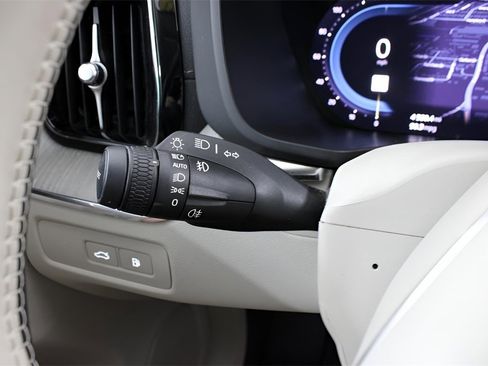 Certified 2023 Volvo XC60 T8 Ultimate image 27