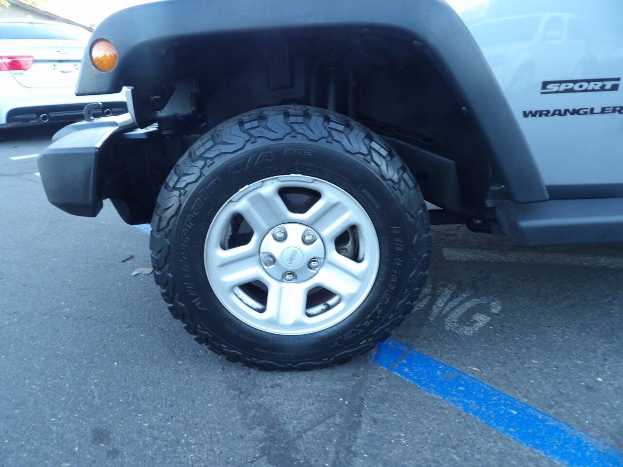 Used 2013 Jeep Wrangler Sport w/ Connectivity Group AWD/4WD image 13