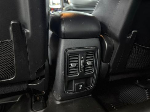 Used 2018 Jeep Grand Cherokee Altitude AWD/4WD image 29