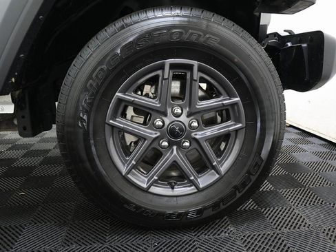 Used 2025 Jeep Gladiator Sport image 33