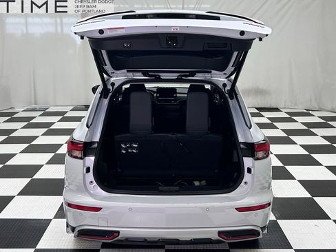 Used 2024 Mitsubishi Outlander Ralliart image 10