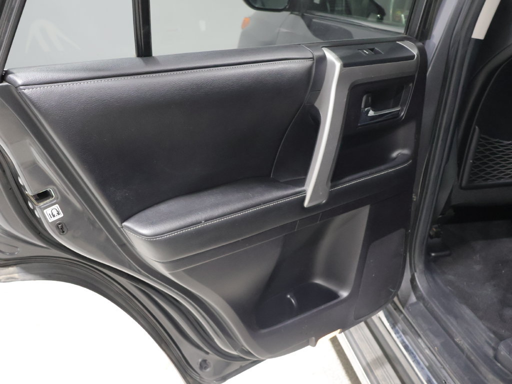 Used 2015 Toyota 4Runner Limited AWD/4WD image 19