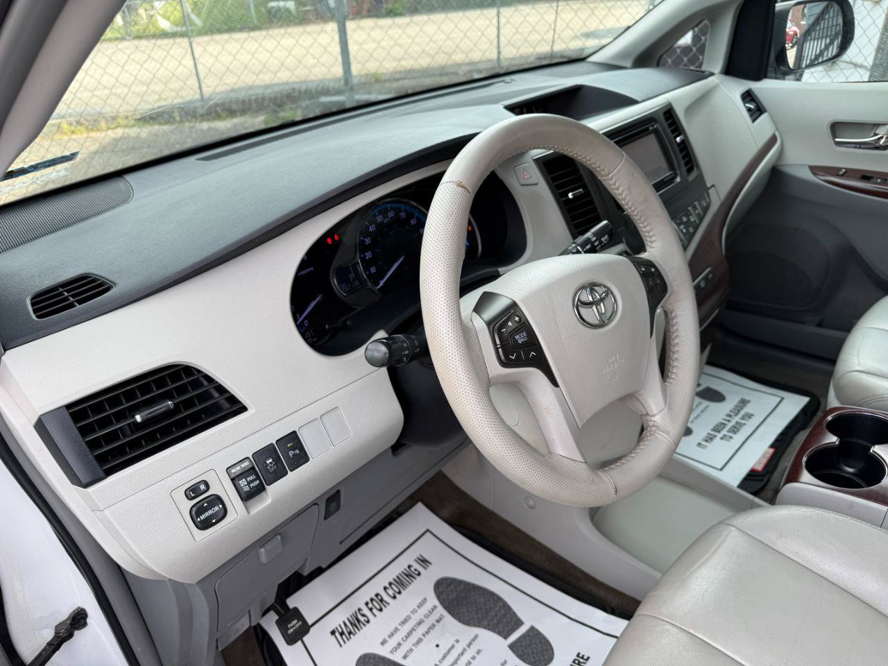 Used 2013 Toyota Sienna XLE w/ Entertainment Pkg FWD image 14
